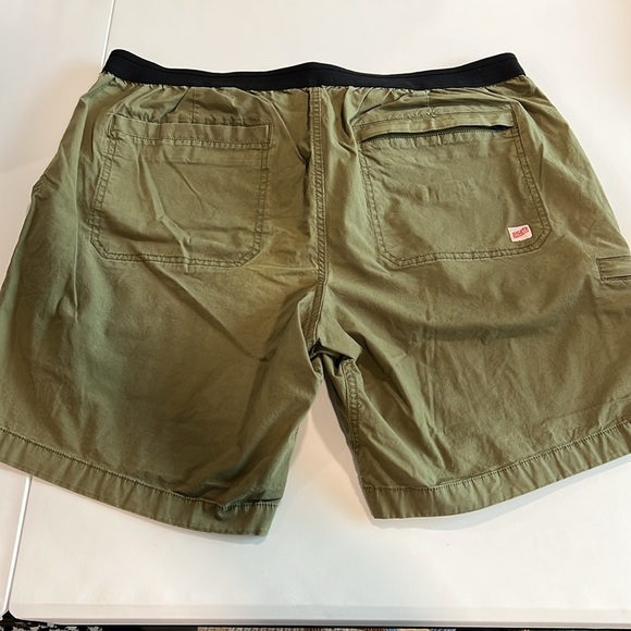 Duluth Trading Co Green Cargo Shorts with Elastic Waistband/Drawstring - 40 - Picture 5 of 8